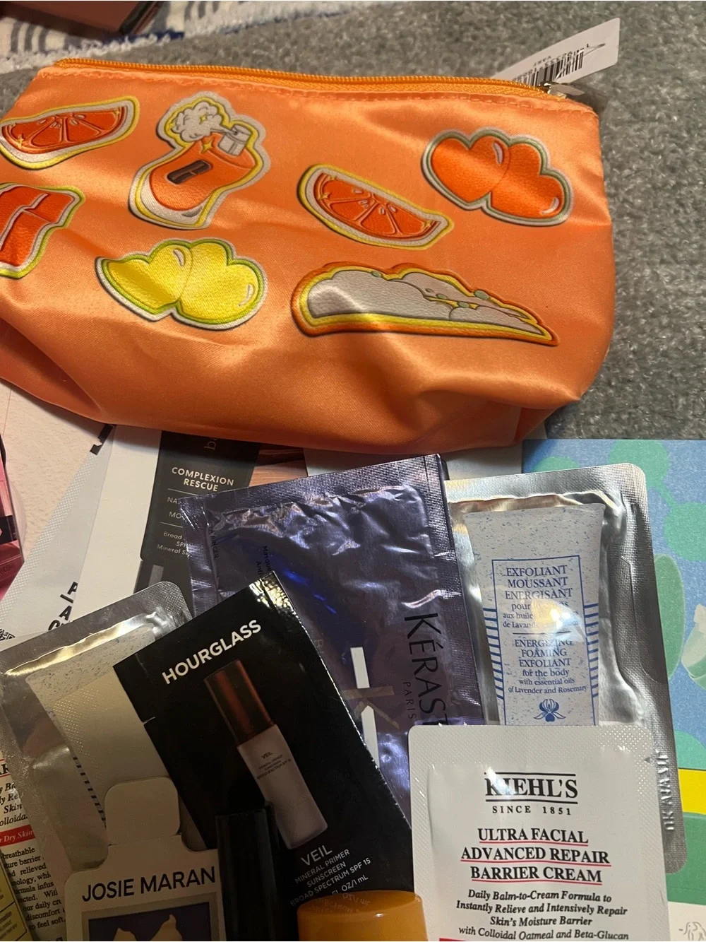Mixed Women’s Makeup & Skincare Sample Set with Clinique Cosmetic Pouch